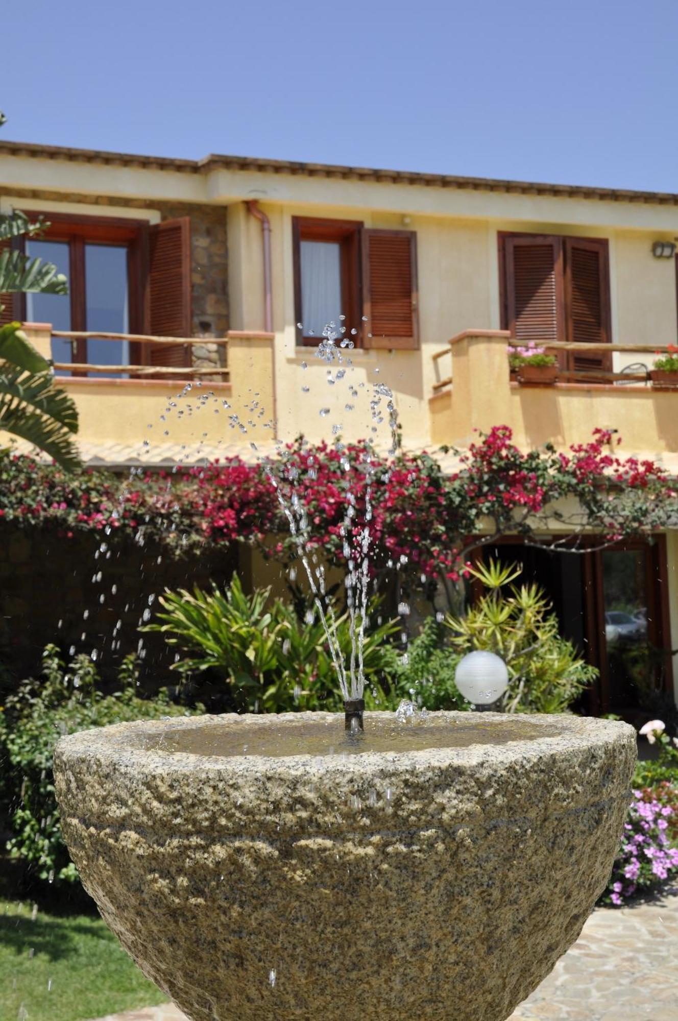 Le Anfore Hotel فيلاّسيمِيوس المظهر الخارجي الصورة